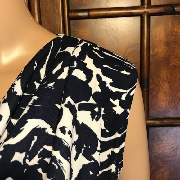 Jones New York Abstract Drape Front Sleeveless Top - Picture 6 of 12